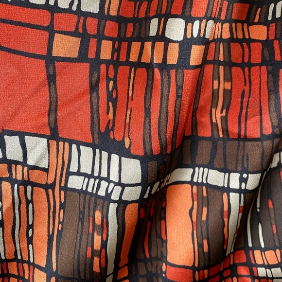 Apt 9 Silky Geometric Top size Large - Picture 3 of 9